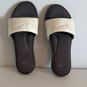 Nike Women's Black and Cream Sandals